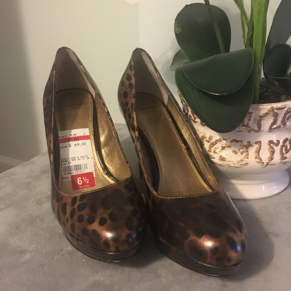 New Without Box Circa Joan & David Pearly Pumps - Picture 2 of 7